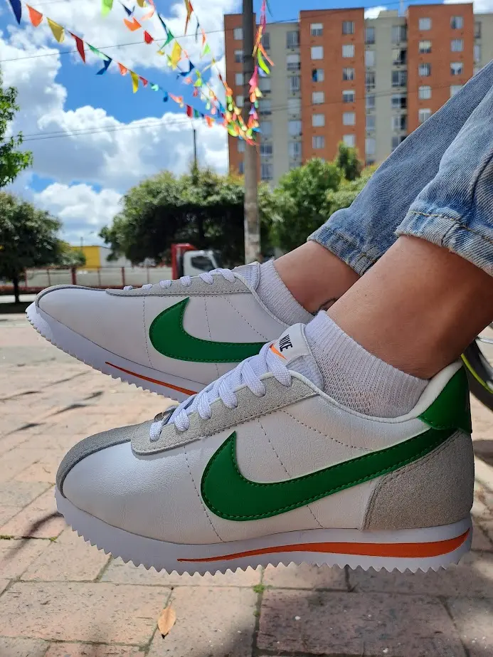 NIKE CORTEZ